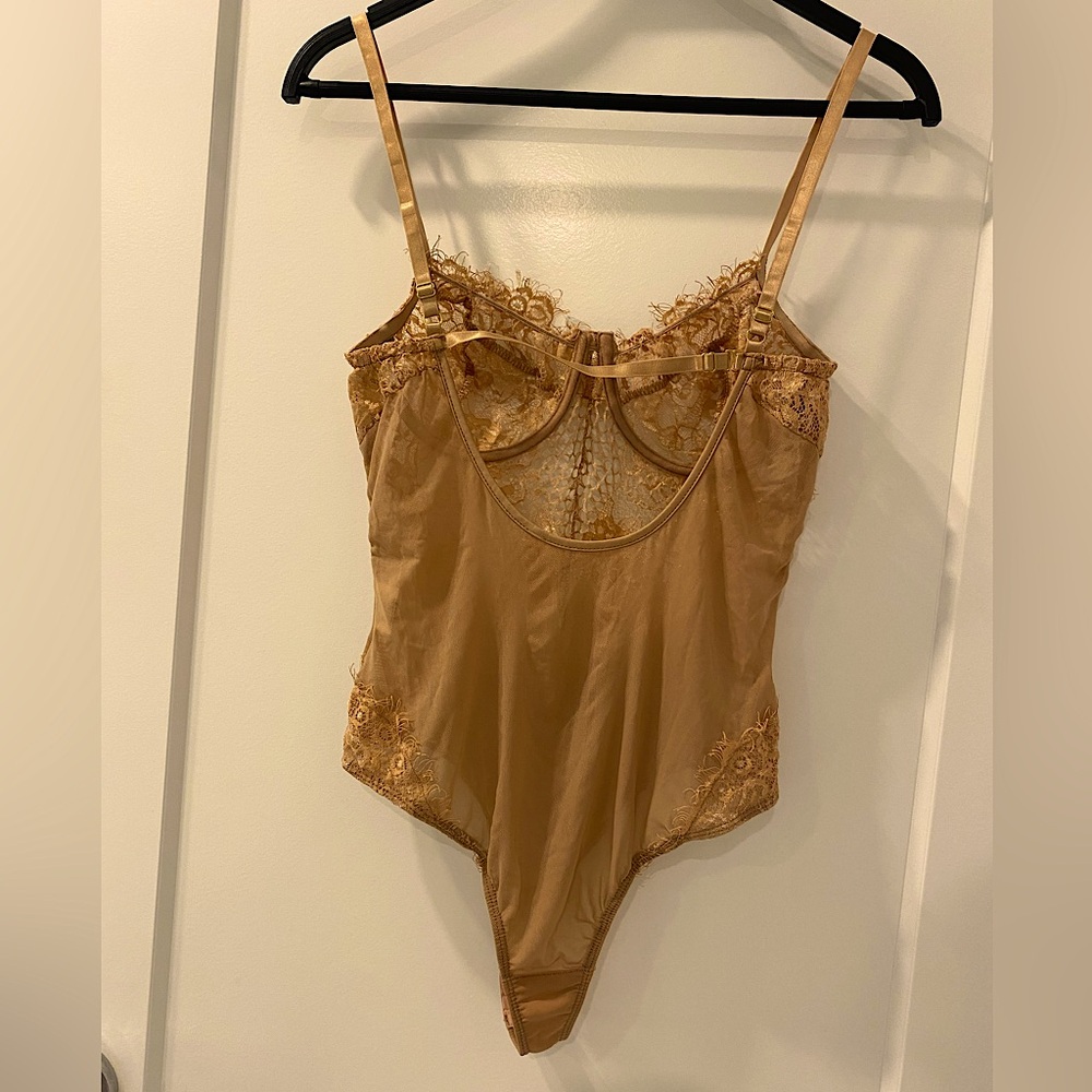 BNWOT Meshki Valerie lace bodysuit - Picture 2 of 7